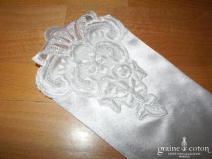 Gants mi longs en satin blanc et dentelle