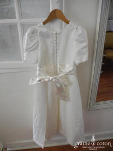 Robe de demoiselle d'honneur en satin et dentelle blanche avec manches