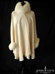 Cape en cachemire, col et manches en renard