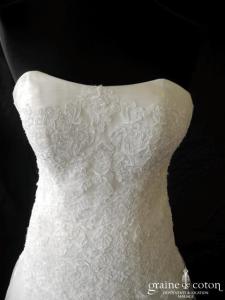 Création - Robe en dentelle brodée ivoire et tulle