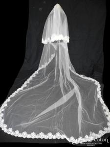 Pronovias - Voile long de 3,50 mètres en tulle ivoire clair bordé de dentelle