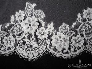 Pronovias - Voile long de 3,50 mètres en tulle ivoire clair bordé de dentelle