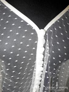 Création - Boléro / cape en tulle plumetis bordée d'un biais de satin