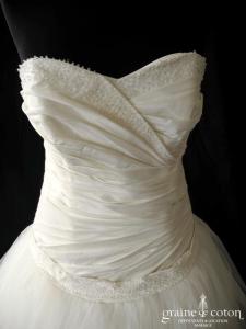 Juste un baiser - Robe taille basse en taffetas drapé et tulle ivoire clair