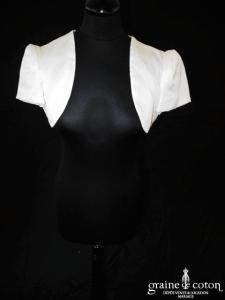 Paule Ka - Collection Black Carpet - Boléro à manches courtes en soie et lin ivoire