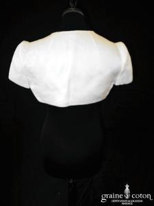 Paule Ka - Collection Black Carpet - Boléro à manches courtes en soie et lin ivoire