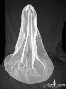 Création - Voile long de 2,50 mètres en tulle ivoire clair avec petits strass