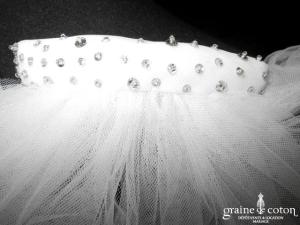 Création - Voile long de 2,50 mètres en tulle ivoire clair avec petits strass