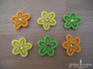 Lot de 22 mini fleurs colorées en feutrine