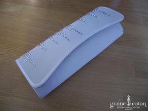 Pochette en satin et strass