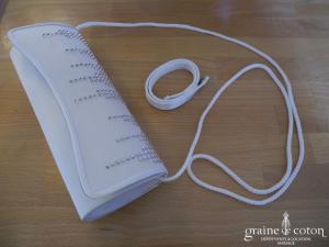 Pochette en satin et strass