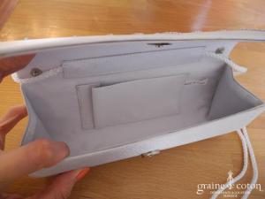 Pochette en satin et strass