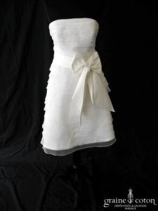 Création - Robe courte en bande d'organza ivoire clair