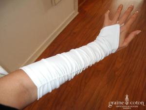 Cosmobella - Mitaines plissées mi longues en satin ivoire