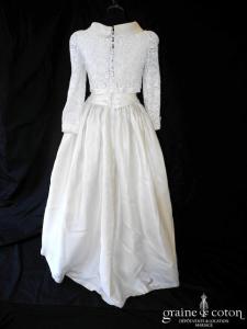 Création vintage en soie et dentelle ivoire