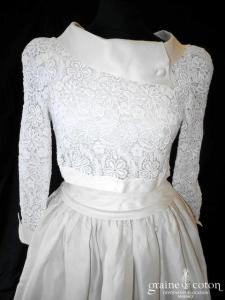 Création vintage en soie et dentelle ivoire