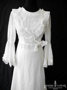 Création vintage 70's - Robe en mousseline fluide avec manches et applications de dentelle