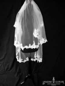 Pronovias - Voile mi long en tulle ivoire clair bordé de dentelle de Calais