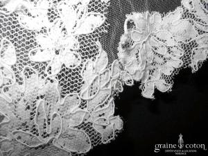 Pronovias - Voile mi long en tulle ivoire clair bordé de dentelle de Calais