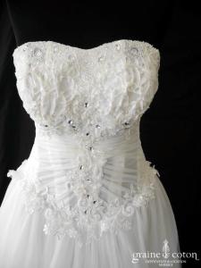 Oksana Mukha - Création en tulle et dentelle ivoire