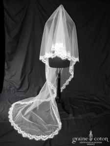 Oksana Mukha - Voile long de 2,50 mètres en tulle ivoire bordé de broderies de dentelle