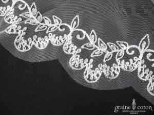 Oksana Mukha - Voile long de 2,50 mètres en tulle ivoire bordé de broderies de dentelle