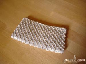 Petite pochette ancienne, maille en perles