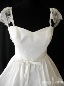Lambert Créations - Robe courte boule en taffetas et bretelles avec manchettes en dentelle