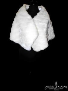 Étole / cape en fausse fourrure ivoire