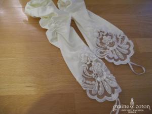 Mitaines mi longues en satin et dentelle ivoire
