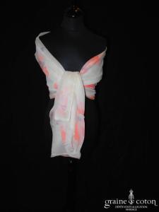 Étole en soie ivoire avec fleurs orangées