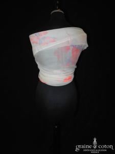 Étole en soie ivoire avec fleurs orangées