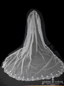 Pronovias - Voile long de 3 mètres en tulle ivoire bordé de fines perles et broderies