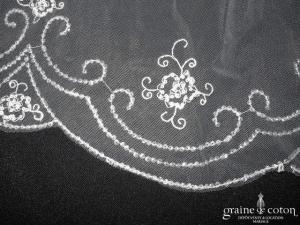 Pronovias - Voile long de 3 mètres en tulle ivoire bordé de fines perles et broderies