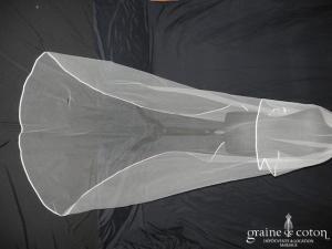 Voile long de 3 mètres en tulle ivoire bordé d'un biais de satin