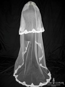Voile long de 2,50 mètres en tulle ivoire bordé de fine dentelle