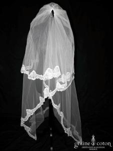 Voile long de 2,50 mètres en tulle ivoire bordé de fine dentelle