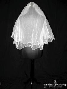 Voile court en tulle blanc orné de strass
