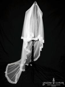 Aire Barcelona - Voile Renata long de 2,50 mètres en tulle fluide ivoire clair bordé de fine dentelle