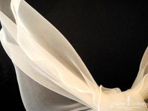 Grace & Kate - Étole biseautée en organza ivoire clair