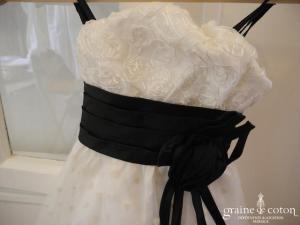 Robe demoiselle d'honneur avec bustier roses en organza et jupe en tulle plumetis blanche et noire