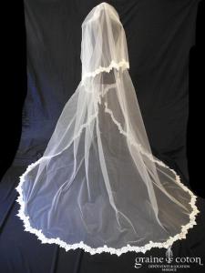Pronovias - Voile long de 3 mètres en tulle ivoire clair bordé de dentelle ivoire