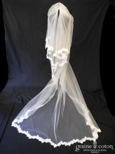 Pronovias - Voile long de 3 mètres en tulle ivoire clair bordé de dentelle ivoire