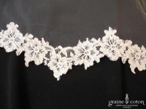 Pronovias - Voile long de 3 mètres en tulle ivoire clair bordé de dentelle ivoire