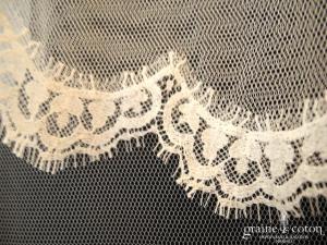 Stéphanie Allin pour Nuit Blanche - Voile mi-long en tulle de soie fluide ivoire clair bordé de fine dentelle