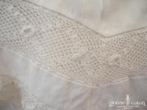 Manteau petite fille vintage en coton et dentelle ivoire