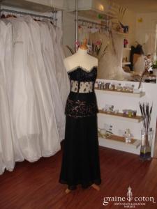 Jupe longue noire, forme tulipe, en voile