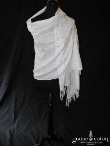 Pashmina en laine et cachemire ivoire brodé de fleurs de couleur