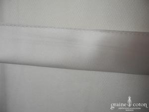 Voile long de 2 mètres en tulle ivoire bordé d'un large biais de satin