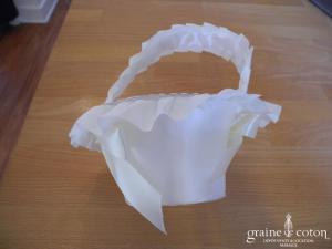 Petit panier en satin ivoire